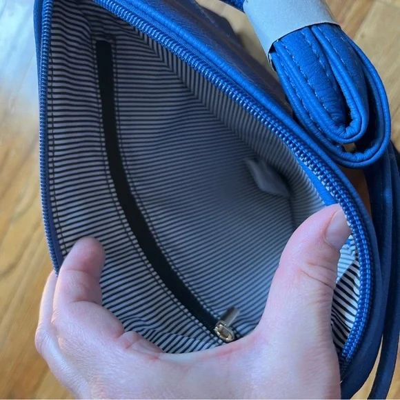 NWT Deluxity Lightweight Medium Crossbody Bag with Tassel in Bright Blue - Picture 7 of 11